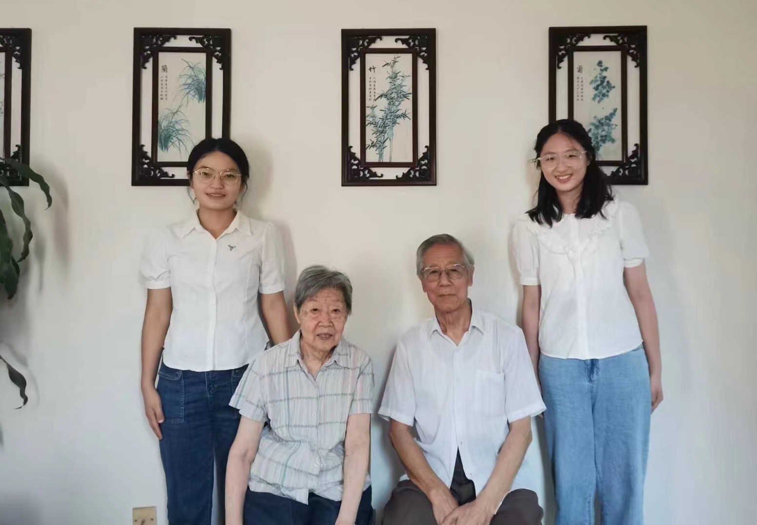 “红旗小组”采访老科学家